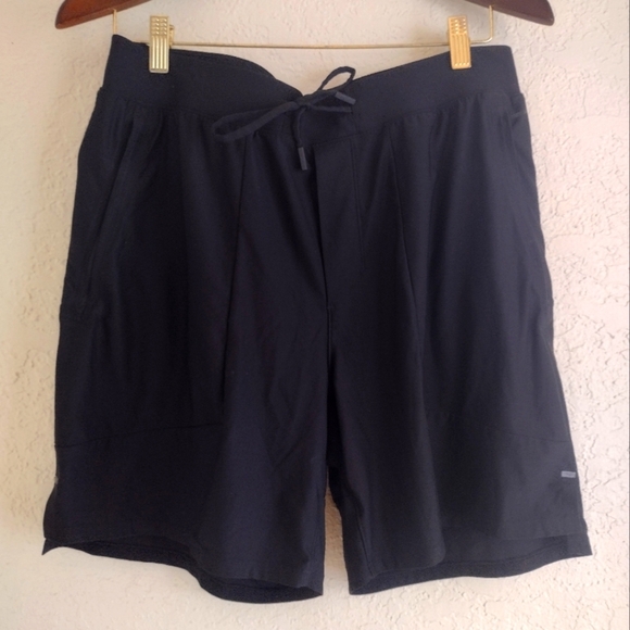 Lululemon Athletica LT Black Athletic Shorts - Picture 1 of 6